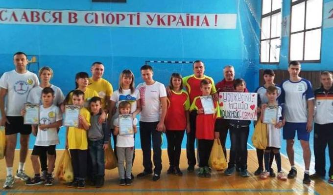 На Попаснянщині відбулося родинне спортивне свято «Тато, мама, я – спортивна сім'я». На Попаснянщині відбулося родинне спортивне свято «Тато, мама, я – спортивна сім'я».