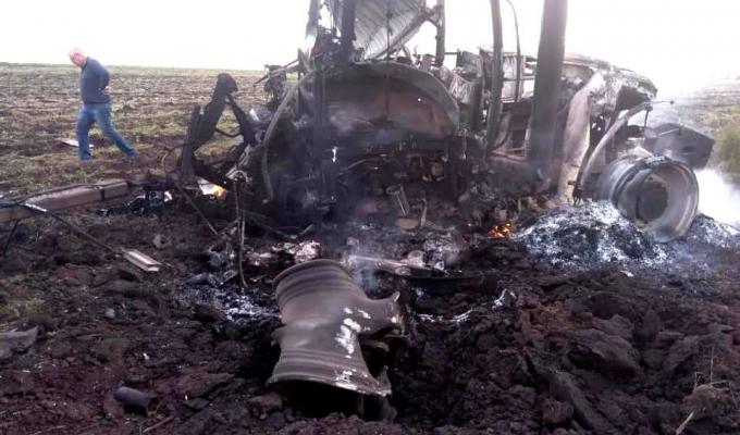 На Попаснянщині на невідомому вибуховому пристрої підірвався трактор. На Попаснянщині на невідомому вибуховому пристрої підірвався трактор.