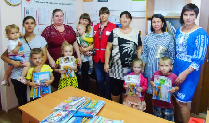 Працівники Попаснянської райдержадміністрації долучилися до акції «Збери портфель другу». Працівники Попаснянської райдержадміністрації долучилися до акції «Збери портфель другу».