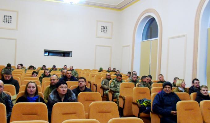 На Попаснянщині відбулася презентація документальної кінострічки «Луганський форпост» На Попаснянщині відбулася презентація документальної кінострічки «Луганський форпост»