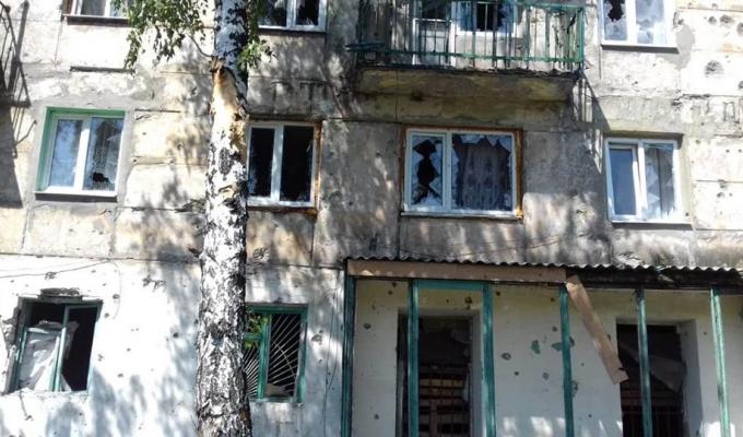У Новотошківському ліквідують наслідки вчорашнього обстрілу У Новотошківському ліквідують наслідки вчорашнього обстрілу