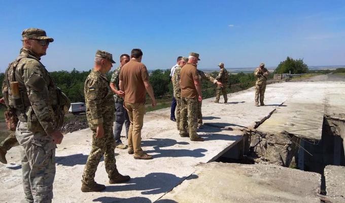 Сергій Наєв перевірив хід робіт на мості, що веде на Бахмут Сергій Наєв перевірив хід робіт на мості, що веде на Бахмут