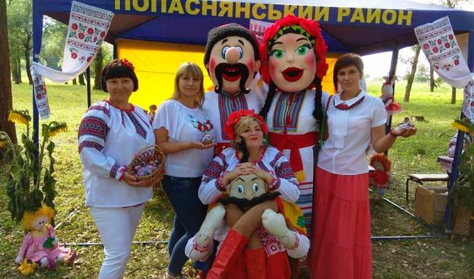Попаснянський район прийняв участь у Фестивалі української народної іграшки та гри Попаснянський район прийняв участь у Фестивалі української народної іграшки та гри