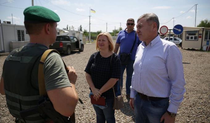 Відкриття КППВ «Золоте» – надважливе для Луганської області питання, – Юрій Гарбуз Відкриття КППВ «Золоте» – надважливе для Луганської області питання, – Юрій Гарбуз