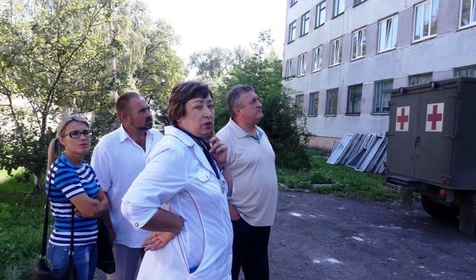 Перший заступник голови Попаснянської райдержадміністрації перевірив хід капітальних ремонтних робіт у лікарні міста Гірське Перший заступник голови Попаснянської райдержадміністрації перевірив хід капітальних ремонтних робіт у лікарні міста Гірське