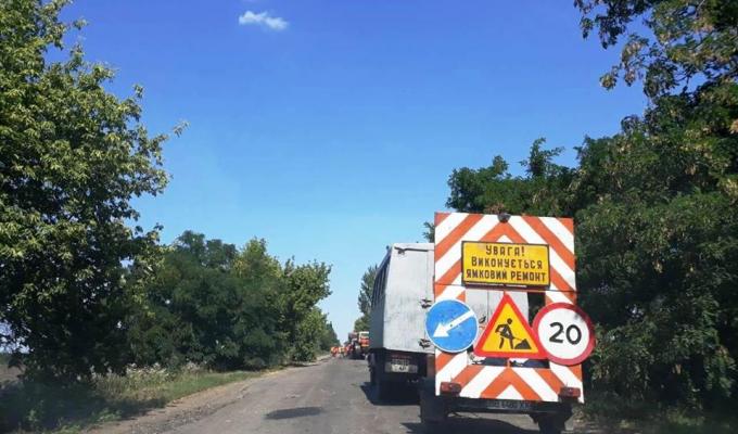 В Попаснянському районі ведуться ремонтні роботи автодорожнього покриття В Попаснянському районі ведуться ремонтні роботи автодорожнього покриття