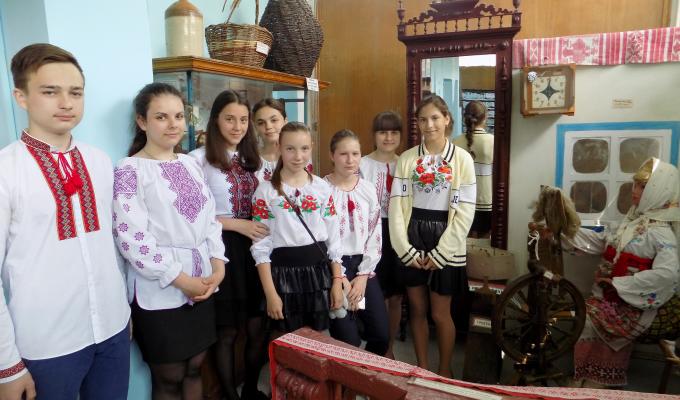 В музеї пройшли екскурсії до Дня вишиванки і Дня музею В музеї пройшли екскурсії до Дня вишиванки і Дня музею