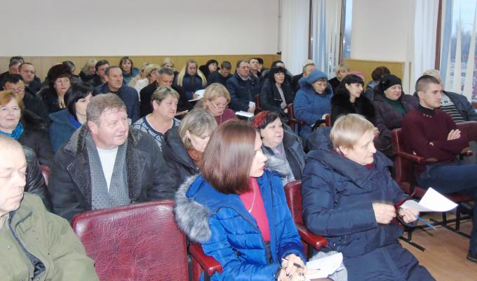 В Попаснянській райдержадміністрації провели робочу нараду з питань закупівлі електричної енергії, пов’язаних зі змінами законодавства у сфері енергетики для бюджетних установ та соціальних об’єктів. В Попаснянській райдержадміністрації провели робочу нараду з питань закупівлі електричної енергії, пов’язаних зі змінами законодавства у сфері енергетики для бюджетних установ та соціальних об’єктів.