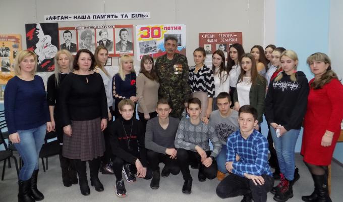 у Попаснянському районному краєзнавчому музеї пройшов урок мужності для учнів 11-го класу у Попаснянському районному краєзнавчому музеї пройшов урок мужності для учнів 11-го класу
