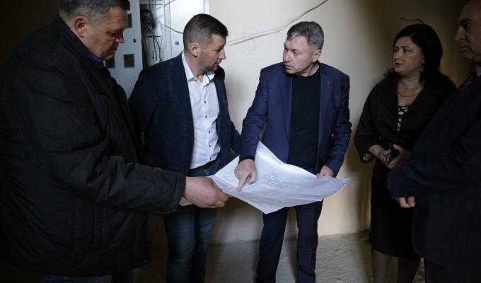 Будинок для переселенців у Рубіжному – на завершальній стадії будівництва: Юрій Гарбуз провів виїзну нараду на об’єкті Будинок для переселенців у Рубіжному – на завершальній стадії будівництва: Юрій Гарбуз провів виїзну нараду на об’єкті