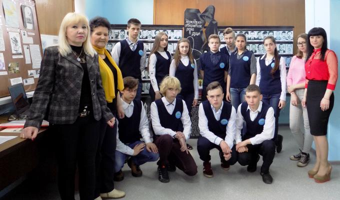 В краєзнавчому музеї відбувся позакласний захід «Гіркий урок Чорнобилю» В краєзнавчому музеї відбувся позакласний захід «Гіркий урок Чорнобилю»