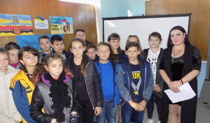 У Попаснянському районному краєзнавчому музеї пройшов урок пам’яті «Повертайся, будь ласка, живим…» У Попаснянському районному краєзнавчому музеї пройшов урок пам’яті «Повертайся, будь ласка, живим…»