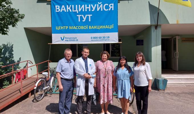 Катерина Безгинська відвідала центр масової вакцинації у Новоайдарі Катерина Безгинська відвідала центр масової вакцинації у Новоайдарі