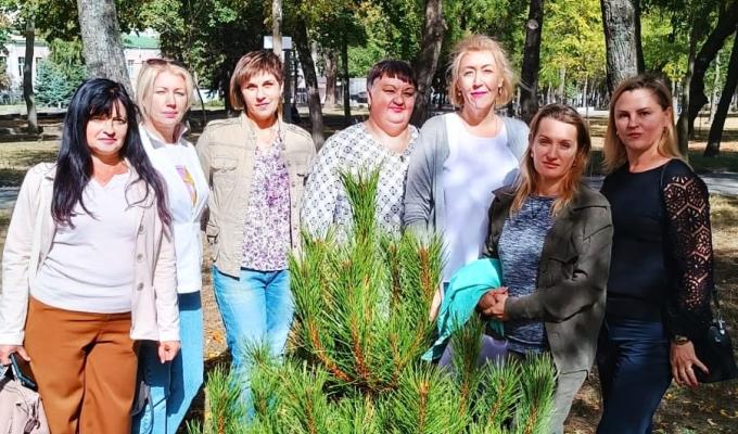 Алея Захисників Луганщини у Дніпрі поповнилась новими зеленими деревцями Алея Захисників Луганщини у Дніпрі поповнилась новими зеленими деревцями