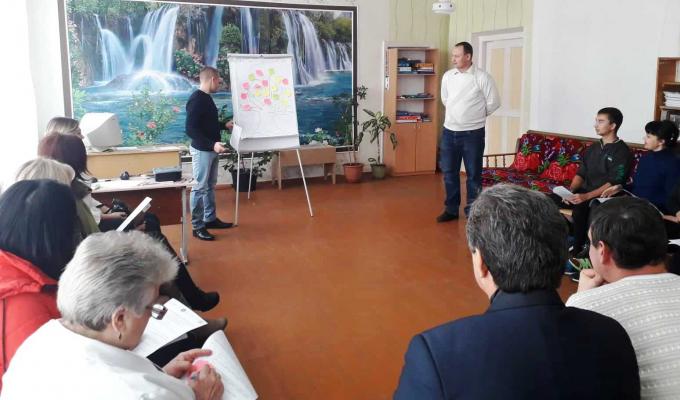 Представники Попаснянської райдержадміністрації прийняли участь у тренінгу «Залучення громадян до прийняття суспільно важливих рішень. Шляхи налагодження діалогу між владою та громадою» Представники Попаснянської райдержадміністрації прийняли участь у тренінгу «Залучення громадян до прийняття суспільно важливих рішень. Шляхи налагодження діалогу між владою та громадою»