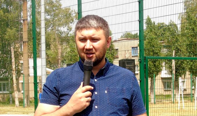 Роман Власенко відкрив спортивний майданчик для міні-футболу Роман Власенко відкрив спортивний майданчик для міні-футболу