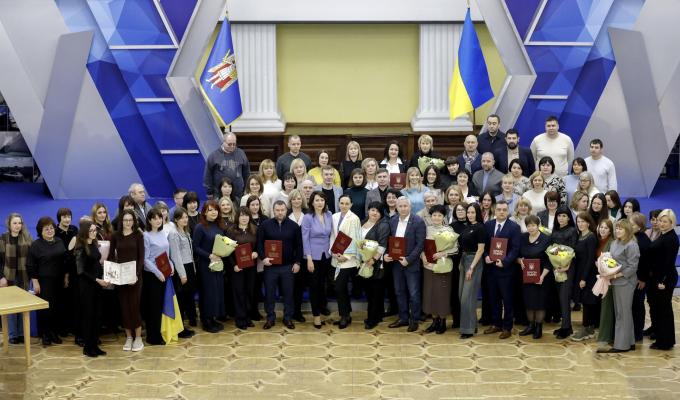 Центри підтримки ВПО з Луганщини у столиці отримали Почесні грамоти Київського міського голови Центри підтримки ВПО з Луганщини у столиці отримали Почесні грамоти Київського міського голови