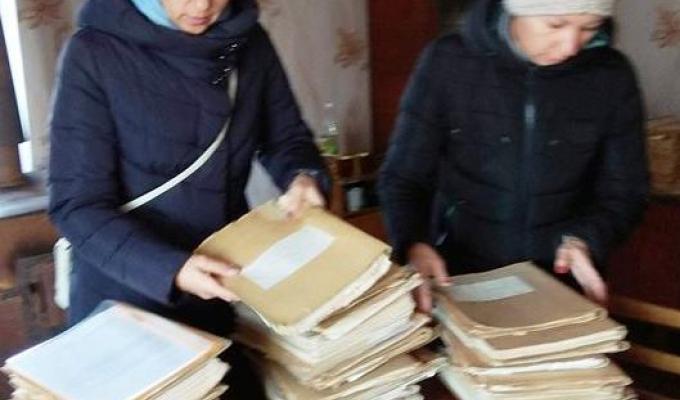 В Попаснянському районі триває робота з упорядкування архівних документів В Попаснянському районі триває робота з упорядкування архівних документів