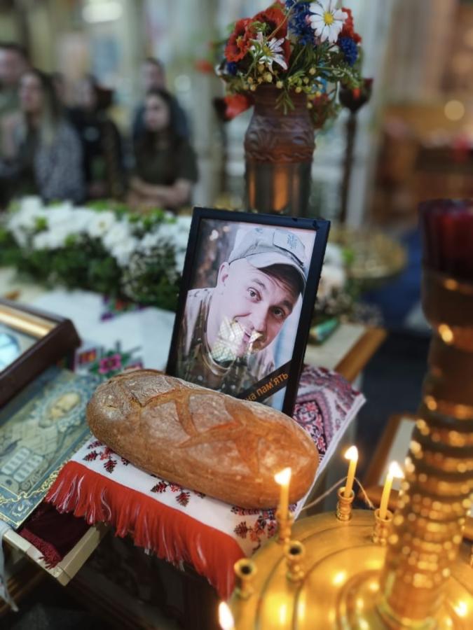 Сьогодні, в День Героїв України, в Ірпені попрощались із загиблим захисником - луганчанином Ігорем Єфремовим Сьогодні, в День Героїв України, в Ірпені попрощались із загиблим захисником - луганчанином Ігорем Єфремовим