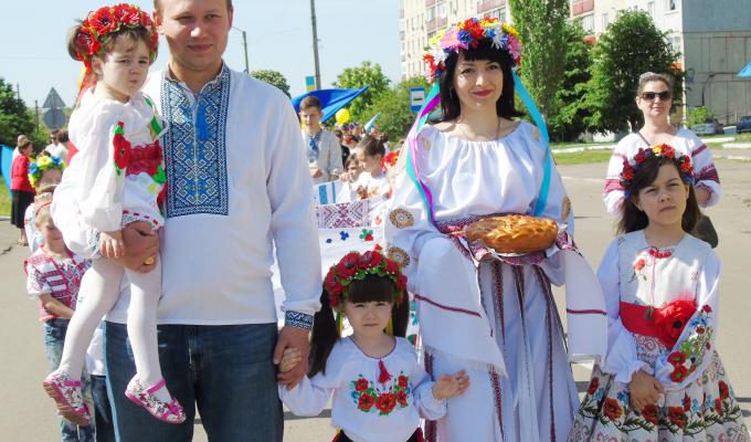 Цікаво та незвично пройшло цьогоріч на Попаснянщині свято Вишиванки Цікаво та незвично пройшло цьогоріч на Попаснянщині свято Вишиванки
