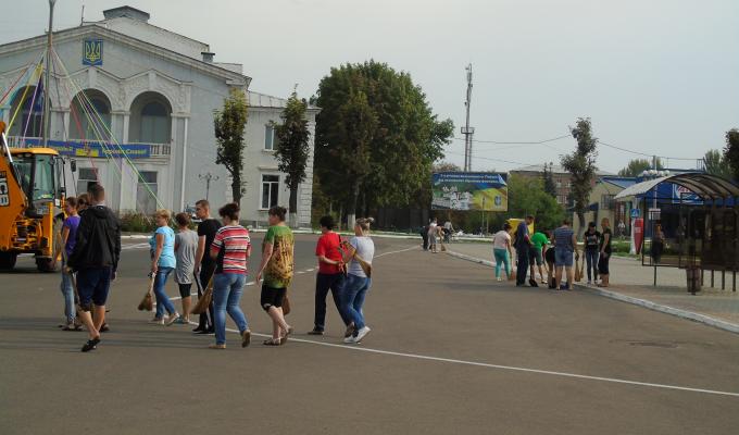 Плідно і змістовно пройшла 16 серпня толока за участю посадовців Попаснянської райдержадміністрації. Плідно і змістовно пройшла 16 серпня толока за участю посадовців Попаснянської райдержадміністрації.