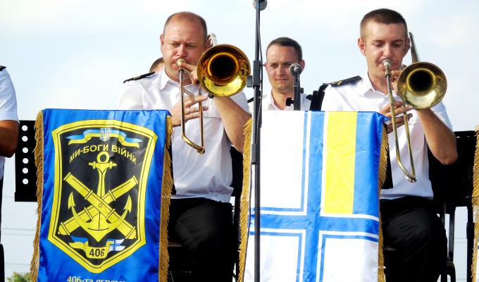 Військовий оркестр привітав попаснян з прийдешнім Днем Незалежності України Військовий оркестр привітав попаснян з прийдешнім Днем Незалежності України