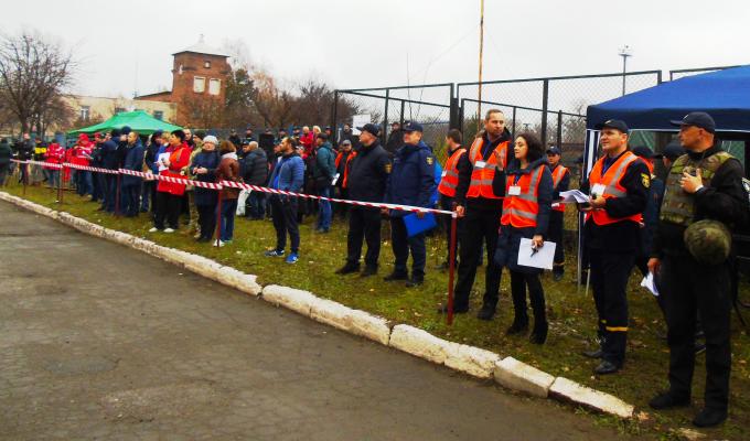 На Попаснянщині провели масштабні навчання з цивільного захисту На Попаснянщині провели масштабні навчання з цивільного захисту