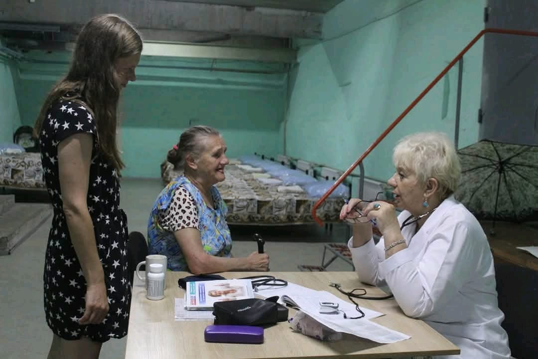 Мобільні бригади медустанов району дозволяють забезпечити доступність первинної медичної допомоги для наших земляків, які продовжують проживати у шелтерах чи модульних містечках 