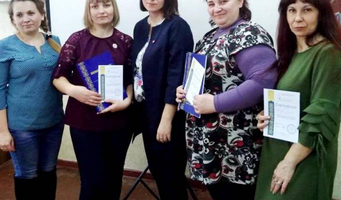 Делегація вихователів з Попаснянського району взяла участь у обласному  семінарі « Впевнений старт».