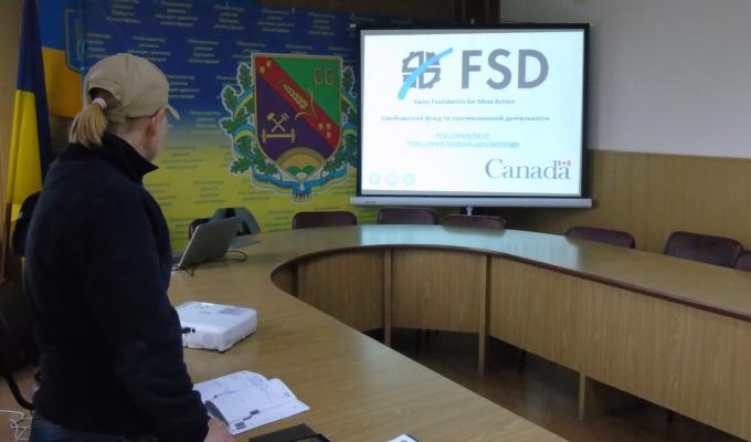 В Попаснянській райдержадміністрації тренери Швейцарського фонду з протимінної діяльності (FSD) провели навчальні заняття. В Попаснянській райдержадміністрації тренери Швейцарського фонду з протимінної діяльності (FSD) провели навчальні заняття.