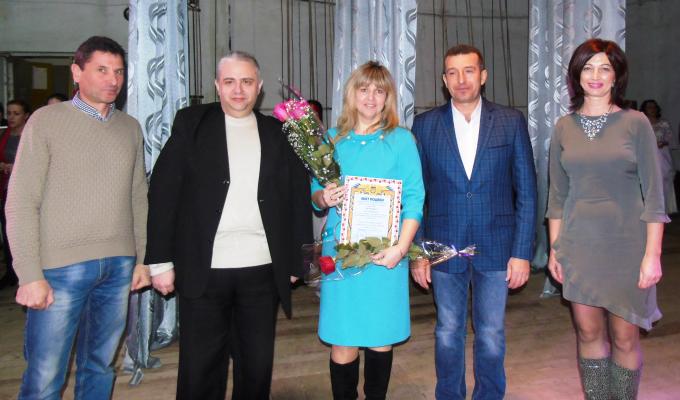 Жінок Попаснянщини привітали зі святом Весни Жінок Попаснянщини привітали зі святом Весни