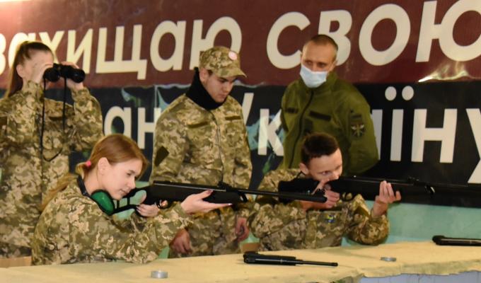 В Попаснянській опорній загальноосвітній школі №1 відбулися перші стрілецькі змагання В Попаснянській опорній загальноосвітній школі №1 відбулися перші стрілецькі змагання