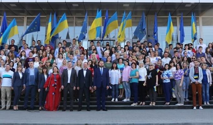 Делегація Попаснянщини взяла участь у обласних заходах з нагоди відзначення Дня Європи Делегація Попаснянщини взяла участь у обласних заходах з нагоди відзначення Дня Європи