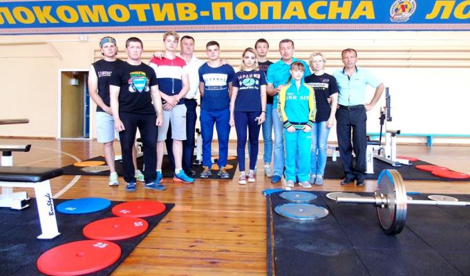 Відтепер на Попаснянщині проводитимуть обласні та районні змагання з пауерліфтингу. Відтепер на Попаснянщині проводитимуть обласні та районні змагання з пауерліфтингу.