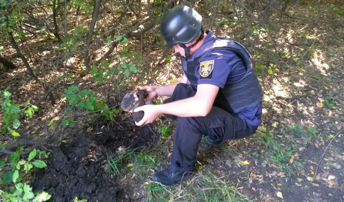 Піротехніками на Луганщині вилучено та знищено чотири одиниці вибухонебезпечних предметів Піротехніками на Луганщині вилучено та знищено чотири одиниці вибухонебезпечних предметів