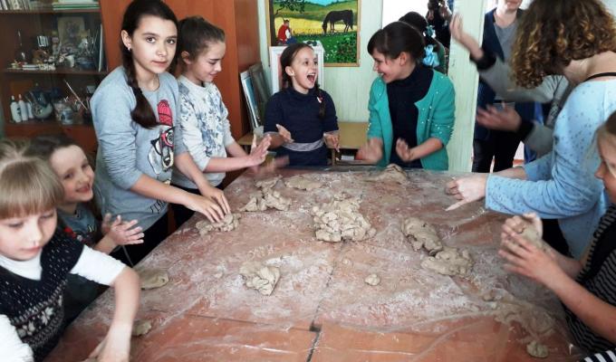 До Попаснянської районної школи мистецтв завітали іноземні гості До Попаснянської районної школи мистецтв завітали іноземні гості