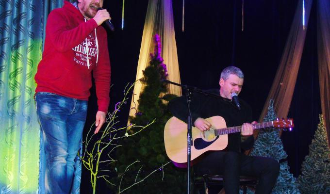 На Попаснянщині відбувся святковий концерт за участю відомих українських вокалістів.