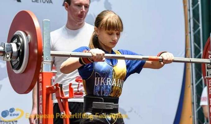 Попаснянка Крістіна Лєонєнко вдруге завоювала титул чемпіонки Європи з класичного пауерліфтингу серед дівчат Попаснянка Крістіна Лєонєнко вдруге завоювала титул чемпіонки Європи з класичного пауерліфтингу серед дівчат