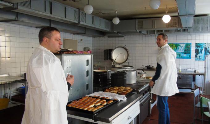 У Попасній проінспектували шкільні їдальні У Попасній проінспектували шкільні їдальні