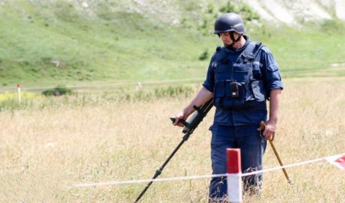 Піротехніками на Луганщині вилучено 32 одиниці вибухонебезпечних предметів Піротехніками на Луганщині вилучено 32 одиниці вибухонебезпечних предметів