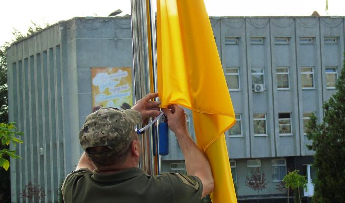 На Попаснянщині урочисто підняли Державний Прапор України На Попаснянщині урочисто підняли Державний Прапор України