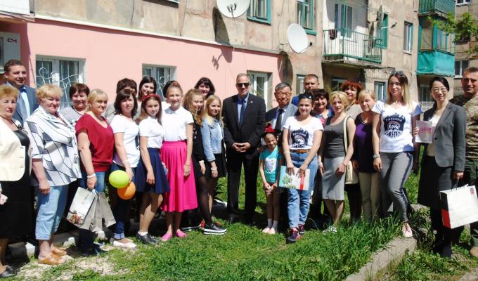 В Гірському висадили алею троянд