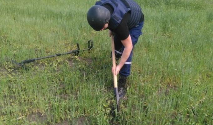 Піротехніками на Луганщині вилучено три одиниці вибухонебезпечних предметів Піротехніками на Луганщині вилучено три одиниці вибухонебезпечних предметів