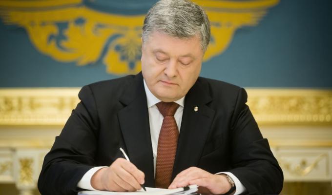 Президент підписав Закон, яким створюються умови для мирного врегулювання ситуації на Донбасі Президент підписав Закон, яким створюються умови для мирного врегулювання ситуації на Донбасі