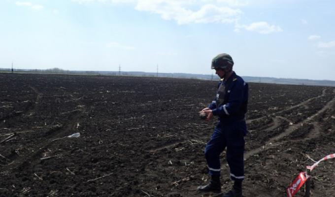 Піротехніками на Луганщині обстежено 1,9 га території області Піротехніками на Луганщині обстежено 1,9 га території області