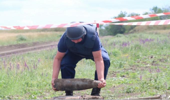 Піротехніками на Луганщині вилучено 33 одиниці вибухонебезпечних предметів Піротехніками на Луганщині вилучено 33 одиниці вибухонебезпечних предметів