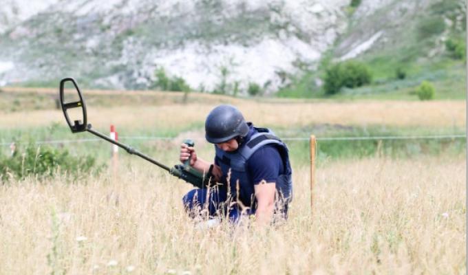 Піротехніками на Луганщині вилучено дві одиниці вибухонебезпечних предметів Піротехніками на Луганщині вилучено дві одиниці вибухонебезпечних предметів