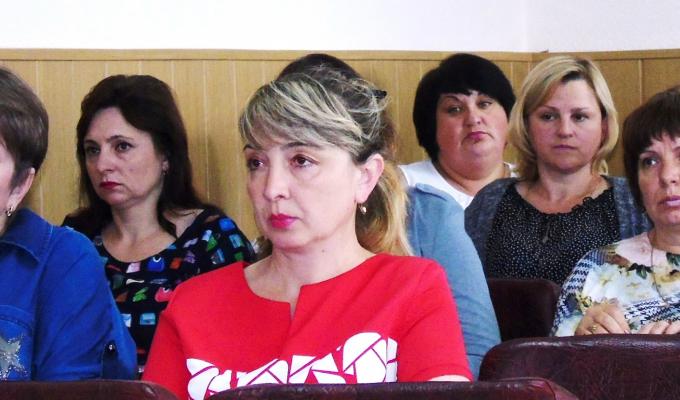 Керівник апарату провела нараду. Керівник апарату провела нараду.