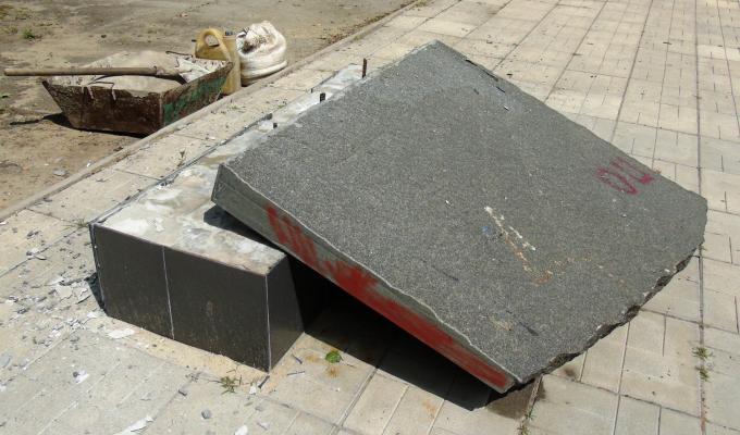 В центрі міста Попасна вандали зруйнували пам’ятний знак «Воїнам АТО». В центрі міста Попасна вандали зруйнували пам’ятний знак «Воїнам АТО».