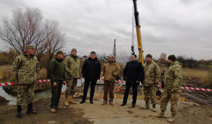 Відбудова мосту через річку Лугань у селі Троїцьке триває Відбудова мосту через річку Лугань у селі Троїцьке триває
